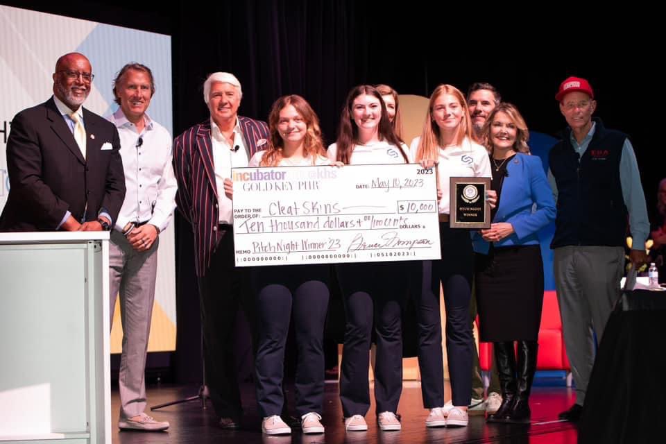 HRVipers_Cir's tweet photo. Welcome to the 2nd Edition of our ACHIEVEMENTS OUTSIDE THE LINES Series - where we celebrate our players’ academic and community service achievements outside the game of softball!

For this edition, we celebrate Maddie Lane (2025-C,INF) and MJ Taylor (2025-OF,1B)… https://t.co/gANgRm4CvQ