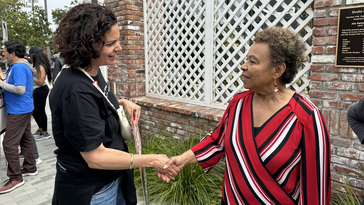 BarbaraLee_CA's tweet photo. Proud to stand in solidarity with the heart and soul of the entertainment industry: the 11,500 screenwriters of @WGAWest and @WGAEast.

As the industry faces unprecendent changes, one thing remains clear: these visionaries deserve to be compensated and treated fairly. https://t.co/yapCq3Ubkx
