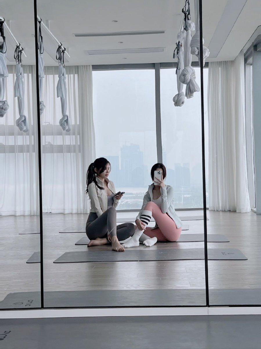 danishyaa's tweet photo. Early morning yoga to wake up your body.
The sun is shining just right, the breeze is blowing
Love yourself, the beginning of a lifelong romance https://t.co/TK98o65pfj