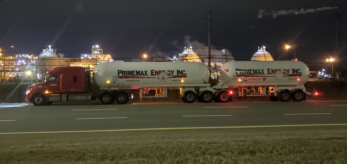 PrimemaxEnergy's tweet image. Friday night lights #fridaynightlights #delivery #nightdelivery #propane #primemax #ayr #ayrontario #kwawesome