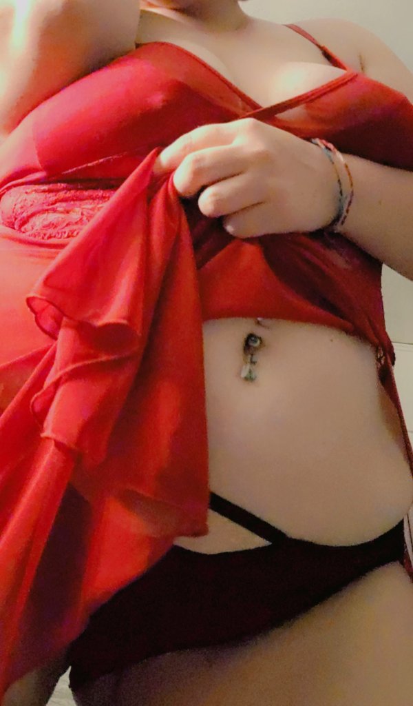 LynnRose2122's tweet photo. #onlyfansbabe #onlyfansmodel #tattoos #piercedgirls #tattoo come check me out free preview and all OF@hotmomma2122 https://t.co/gBgTS9fs9g