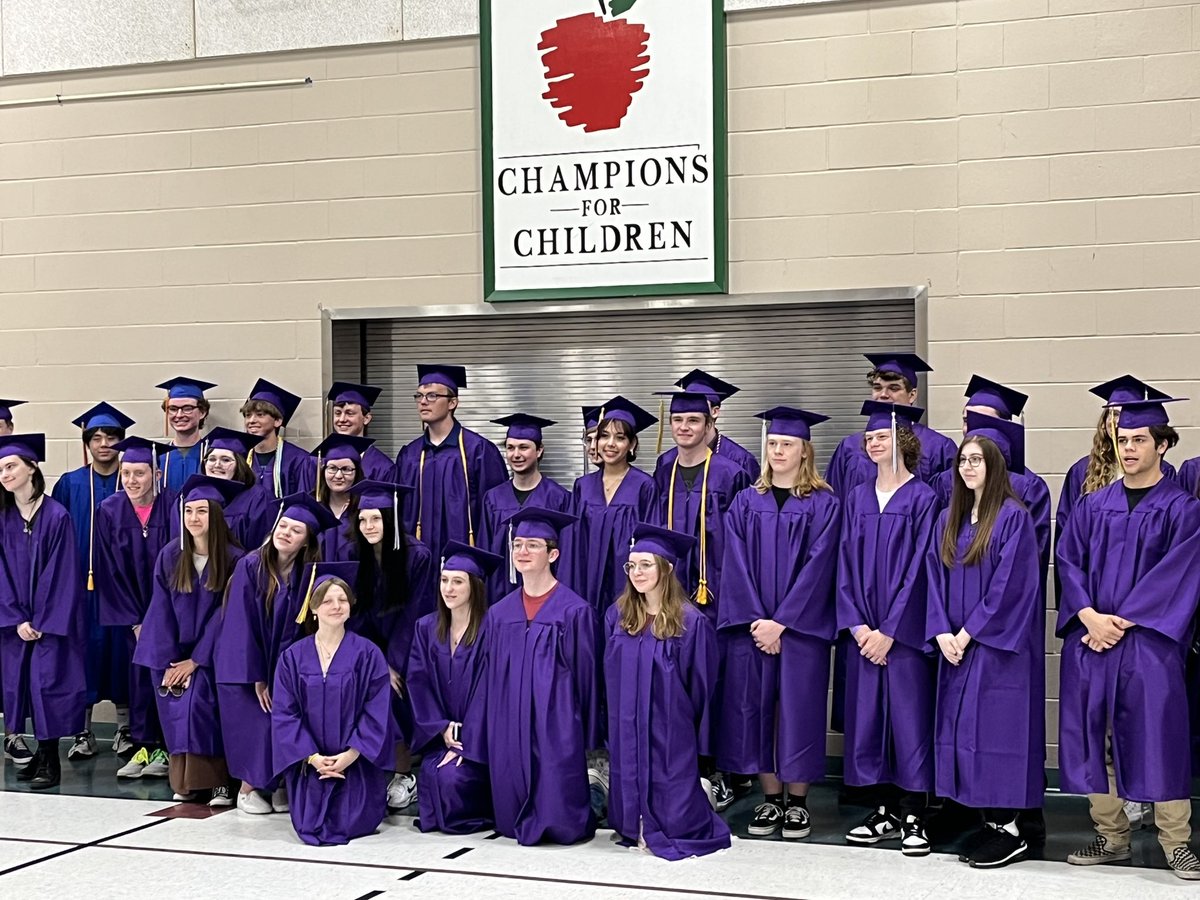Welcomed past Firebirds back for senior walk this week! It’s one of our favorite events of the year! Wishing the seniors the best of luck! <a href="/FVFirebirds1/">Fairview Elementary</a> <a href="/BellevueSchools/">Bellevue Public Schools</a>