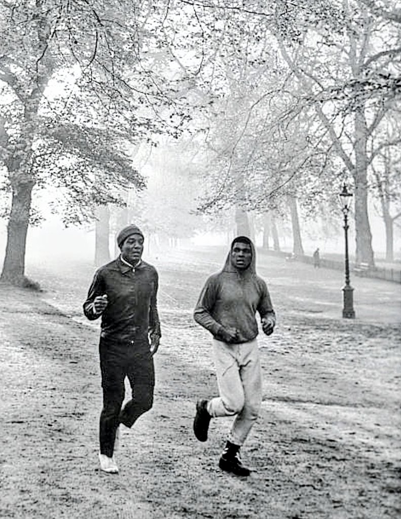 Jim Brown and Muhammad Ali jog in the London morning fog, May 1966. 🐐🐐