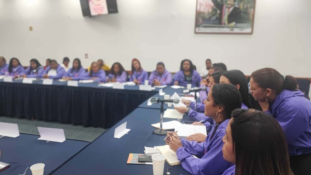 Ornella_Serrano's tweet photo. ¡Mujeres defensoras de la Patria!

#EnFotos | Así se desarrolló la Instalación de la Vicepresidencia Sectorial de Mujeres del @PsuvMirandaVE y @JpsuvMirandaVe. 

@NicolasMaduro @HectoRodriguez @SonySanchez
@MirandaGob #1x10ContactoConElPueblo https://t.co/5qMNikzd1n