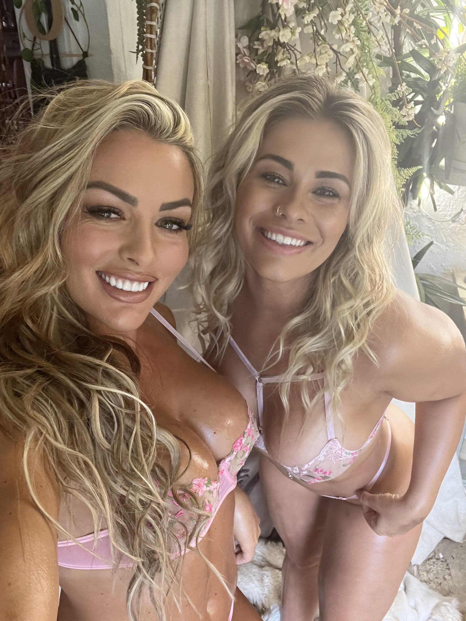 TW Pornstars - 2 pic. Paige VanZant. Twitter. Twinning 💖💖 @mandysacs.  7:49 PM - 19 May 2023