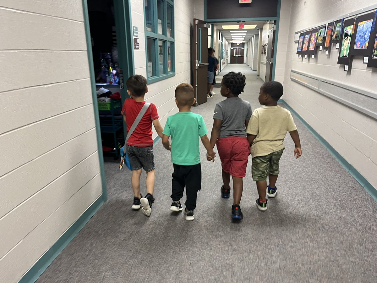 AmandaRileyMBE's tweet photo. Such sweet friends in prek π #mbebears2022 #LightTheWay #MBEisFamily
#prekexplorers #Prek4play
@HumbleISD_ECE @HumbleISD_MBE https://t.co/ARoIY4V9Au