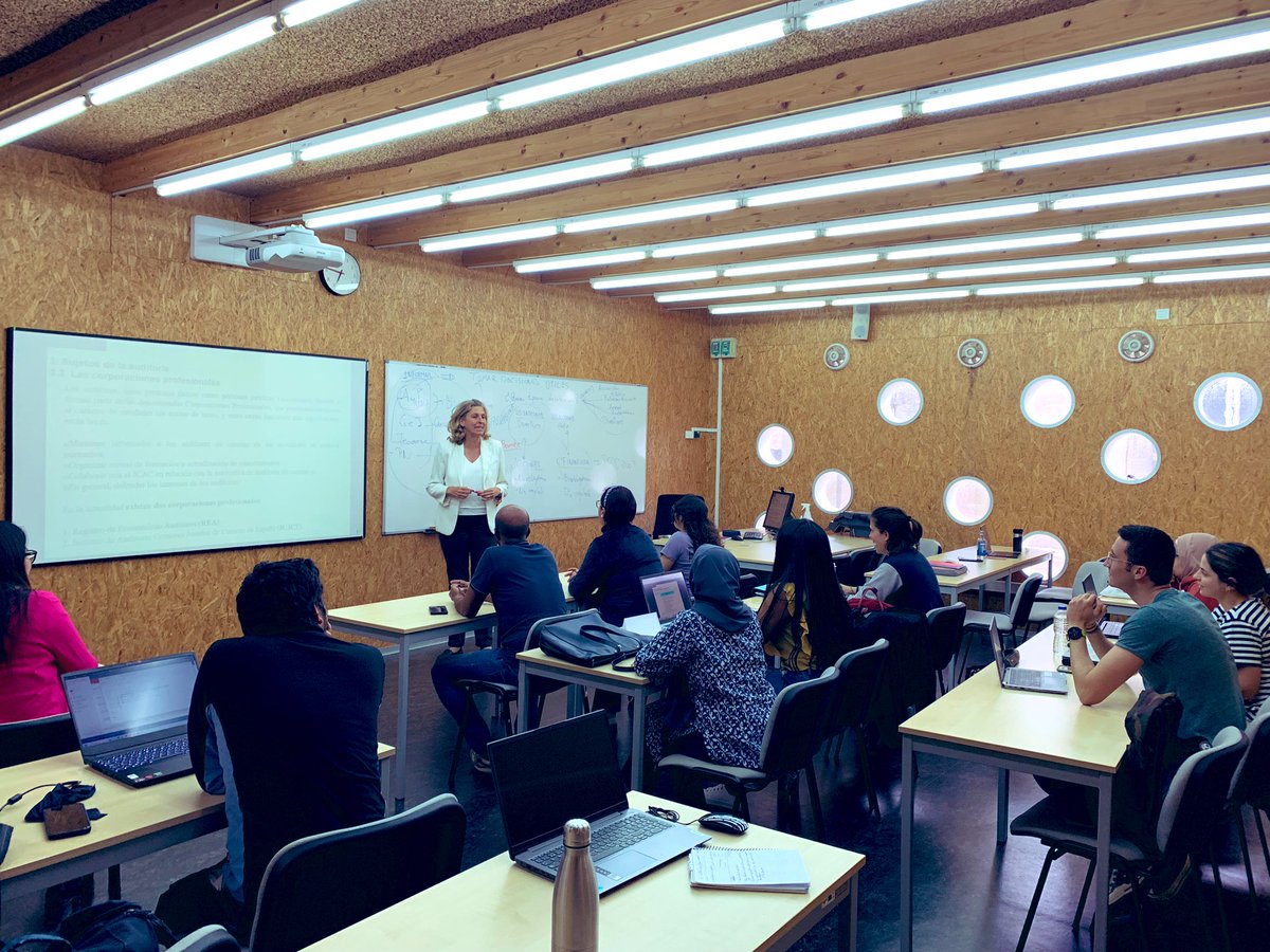 Turno de tarde con los alumnos del Máster en Dirección de Empresas MBA en la <a href="/EconomicasUMU/">Facultad de Economía y Empresa UMU</a>, impartiendo Contabilidad Avanzada