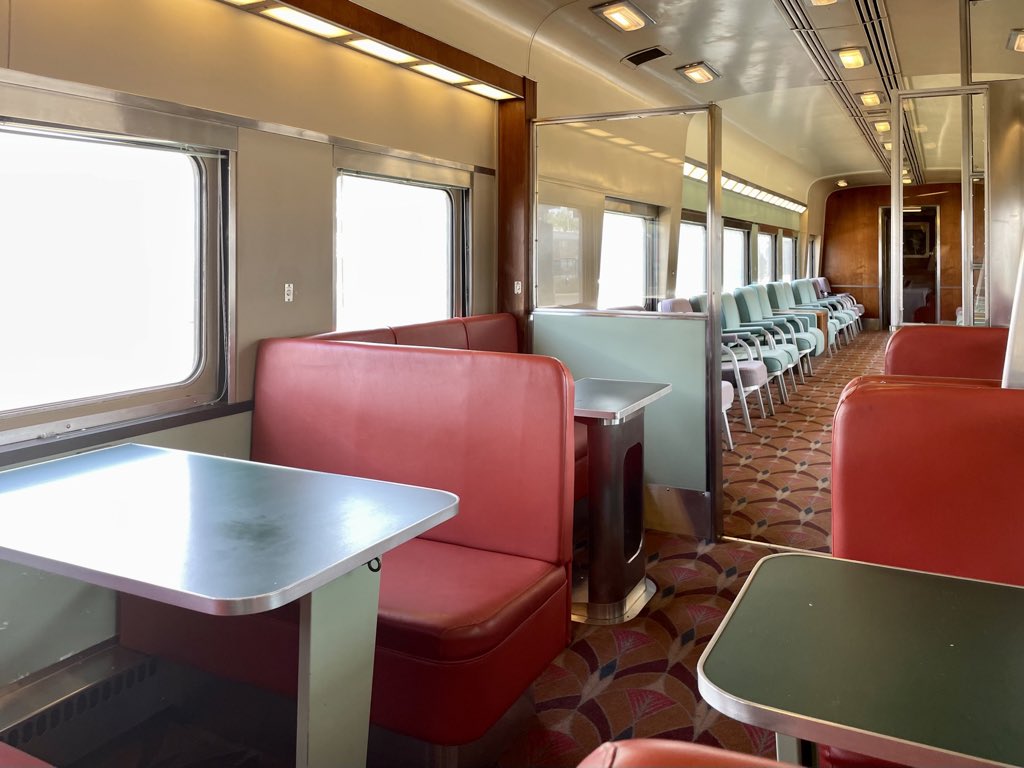 AndreasWiede's tweet photo. An unexpected sight of private cars at Albany-Rensselaer 🇺🇸: the “New York Central” Pullman sleeper/lounge “Hickory Creek” with its “20th Century Limited” drumhead and the stainless steel Tavern-Lounge No. 43.
Many thanks to the kind https://t.co/JqB4l3Nc1E people for the visit. https://t.co/Wqttl2WqKE