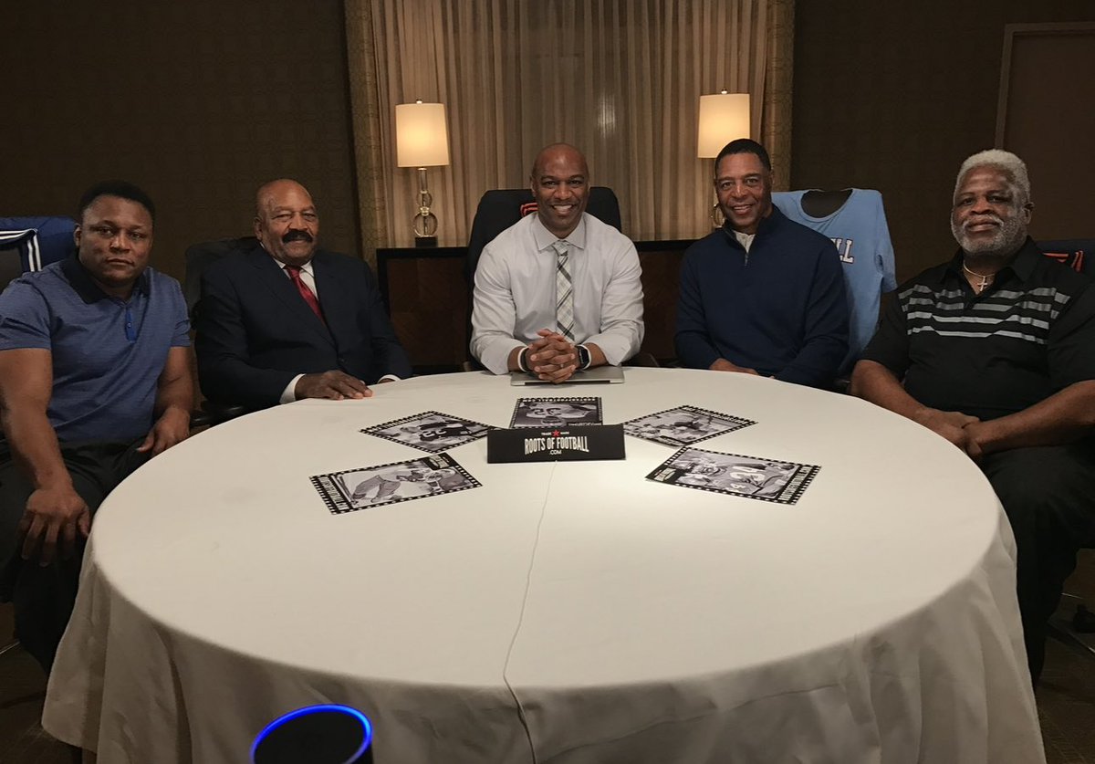 ChicagoBears: RT <a href="/paytonsun/">Jarrett Payton</a>: Just saw the news about Jim Brown passing away. After my pops passed, Jim became an important father figure in my life. He was always there for me. My thoughts and prayers go out to his family. 🐐 🙏🏽