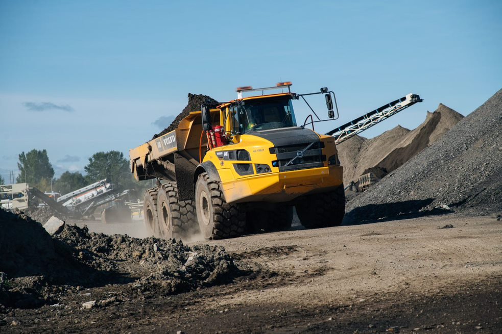 Come on down and meet the fleet at the Public Works Big Wheels Expo!
On Sunday, June 4 bring the kiddos to this free event at  the Ottawa Stadium, 300 Coventry Road, to check out some of our most exciting public works machines, from snow plows to a 25-ton rock truck!
1/2