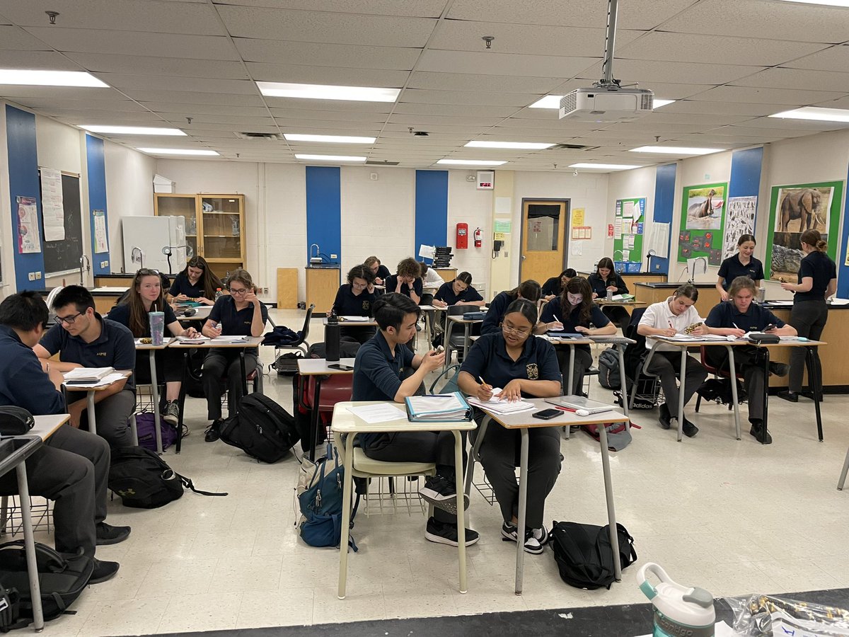It’s the “Genetics of Corn” lab with our Gr 11 IB biologists. Students use their knowledge of Mendelian genetics to determine the genotypes of the parent plants. 🌽 #mpsjbio <a href="/MPSJ_TCDSB/">Michael Power/St. Joseph High School</a> <a href="/PowerIB/">MPSJIB</a>