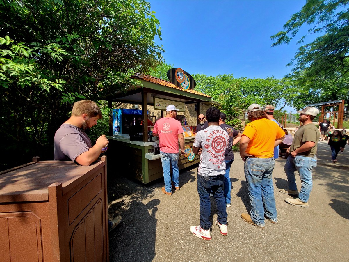 StructuredL's tweet image. Today was a really great day to close up our manholes and do some community service for the Indianapolis Zoo! 🐒🐯🦒

#manholerehab #sewerrehab #trenchlesstechnology #communityservice #zoobilation2023