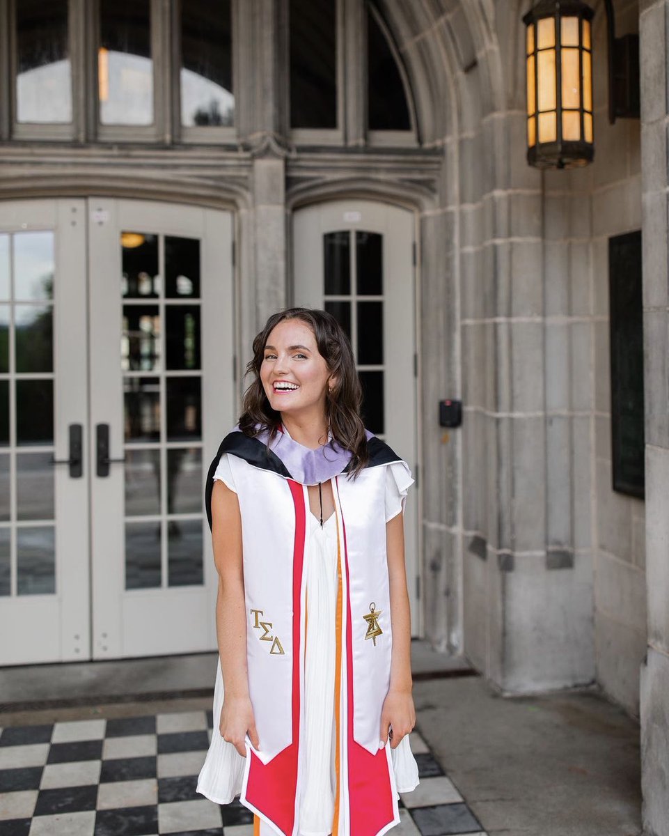 meghines18's tweet photo. Congrats to my best friend!! So proud of how hard you’ve worked #UTGrad2023 https://t.co/0UEK9UfheI
