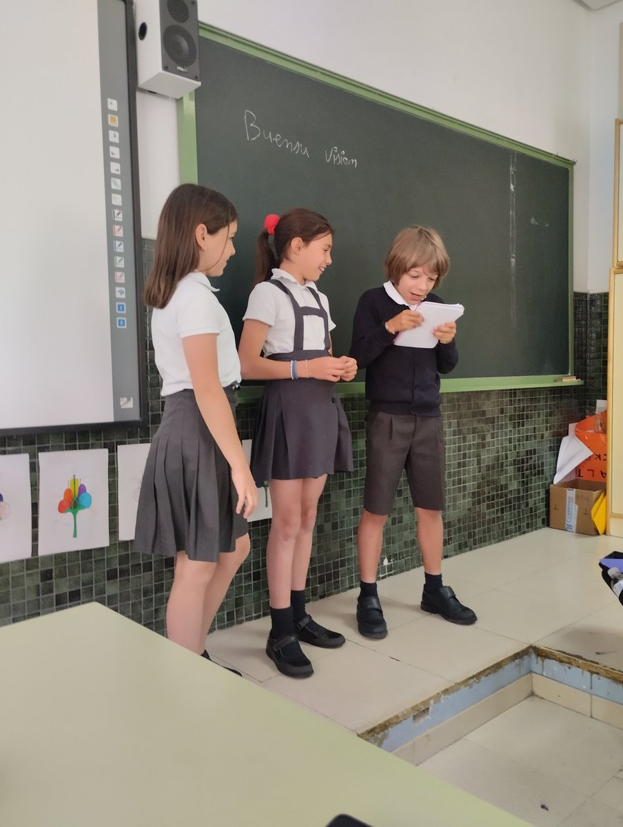 FrayLuisSCJ's tweet photo. Hoy los alumnos de 4° B de primaria han rapeado la #Prehistoria. Se lo han pasado fenomenal y han aprendido algo más.
#FrayLuisPrimaria #Rapeando https://t.co/FYJmR66Khx