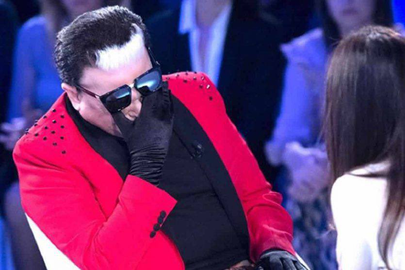 2023: la gente se fidanza coi robot
la destra è al governo
nessuno ci viene a struccare a fine giornata.