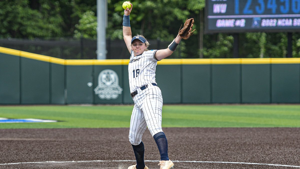 WU_Bulldogs's tweet image. Raechel Cutcher went 7 innings without allowing an earned run, but #2 North Georgia held on for a 1-0 victory in the Super Regional Finale over @WingateSoftball 

Maness &amp;amp; Thomas notched a hit apiece for the 'Dogs

Program-record 48 wins for #WUSB

Recap | bit.ly/3BJhOaS