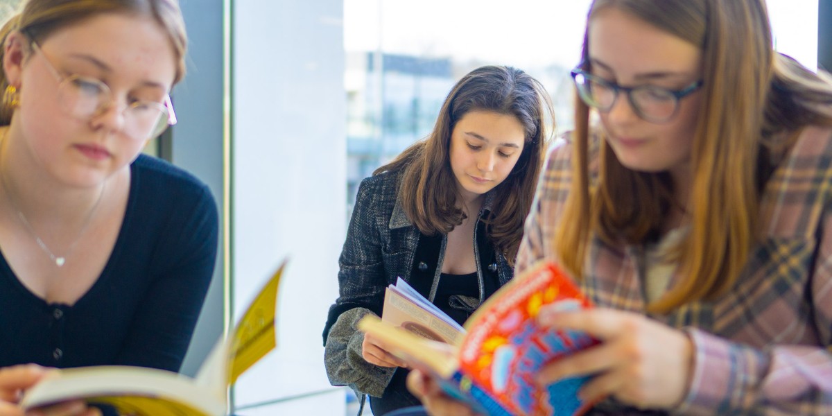 #MentalHealthAwarenessWeek is a time to talk about all aspects of mental health. 

Advice and support for all ages can be found in our #ReadingWell books, e-books and audiobooks.

Explore the books online fal.cn/3yota

#ToHelpMyAnxiety 

 The Reading Agency