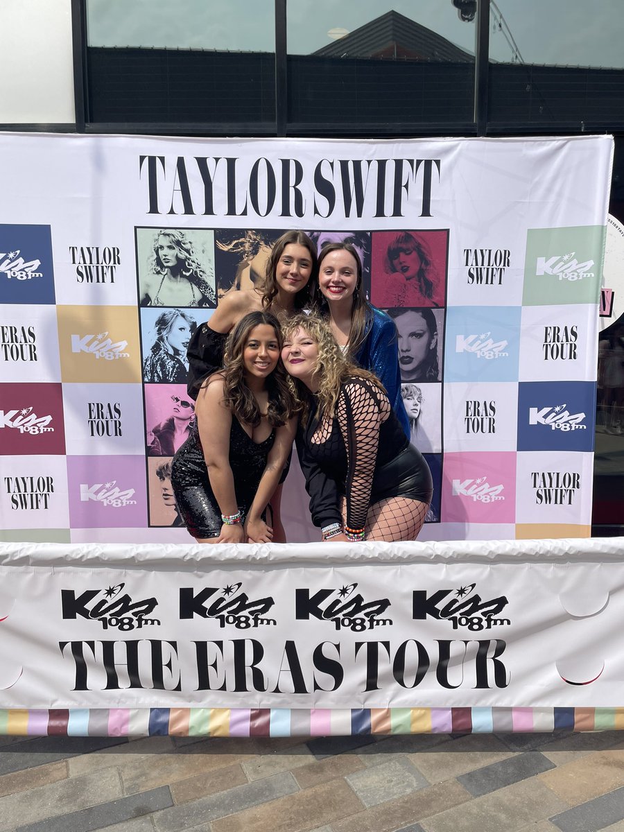 presleycc13's tweet image. YES WE AREEEEEE!!!! #FoxboroughTSTheErasTour 
#TSTheErasTour