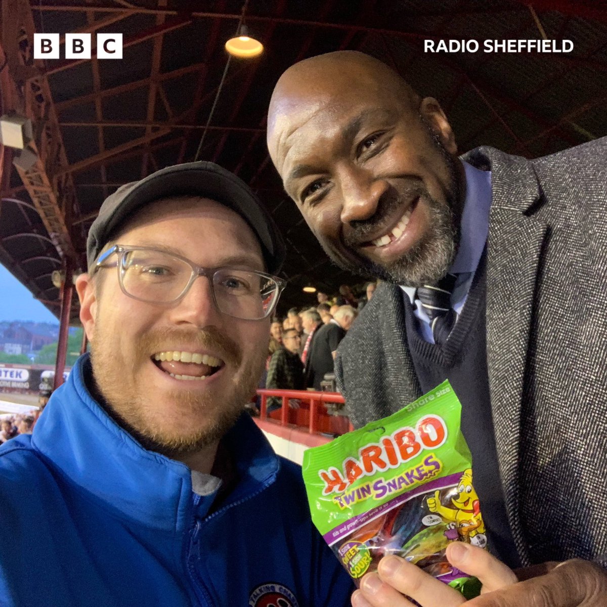 How does Sheffield Wednesday manager Darren Moore like to celebrate, asked <a href="/robstaton/">Rob Staton</a> last night?

Jelly snakes was the answer 🐍 

More than happy to oblige after a famous night, never seen a man look so happy 😊

#SWFC | <a href="/footballheaven/">Football Heaven</a>