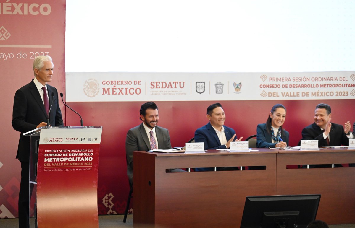 A través del Consejo de Desarrollo Metropolitano del Valle de México, conformado por el Edoméx, la CDMX, Hidalgo y la <a href="/SEDATU_mx/">SEDATU México</a>, llevamos a cabo acciones conjuntas en materia de seguridad, movilidad, salud, medioambiental y aprovechamiento del agua.