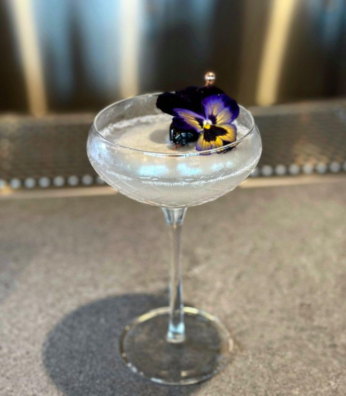ShopsAtWailea's tweet photo. Celebrate Aloha Friday with a nice slow sip of "Hawaiian Air!"🌺 @lineagemaui 's play on a classic Aviation features Kupu Gin, Luxardo Maraschino, Creme de Violette, Sugar Cane Dane Mac Nut Orgeat, fresh lemon, absinthe rinse.🍸#theshopsatwailea #lineagemaui #wailea #maui #hawaii https://t.co/ohqpIAk7Cc