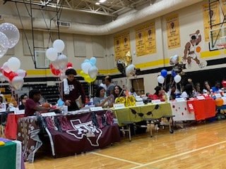 tmhsfuture's tweet photo. Congratulations Class of 2023! Great Senior Signing Day!
#buffpride https://t.co/tYufUebLH9