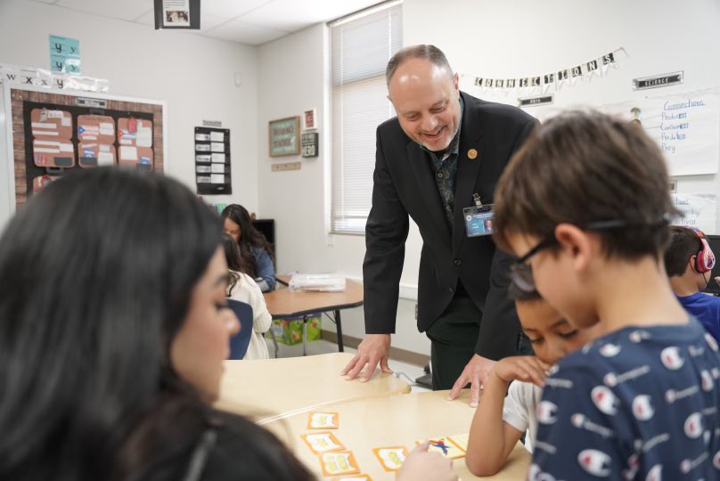 CarmanNate's tweet photo. Great learning and activities happening at the Dual Language Academy at @DSShook_ES! Witnessing firsthand the commitment by our Rattler teachers and staff to keep #TeamSISD students engaged. Way to go, Rattlers! 🐍 For more info on dual language, go to: https://t.co/nKyEMXSGVE https://t.co/IlNmaslW2s