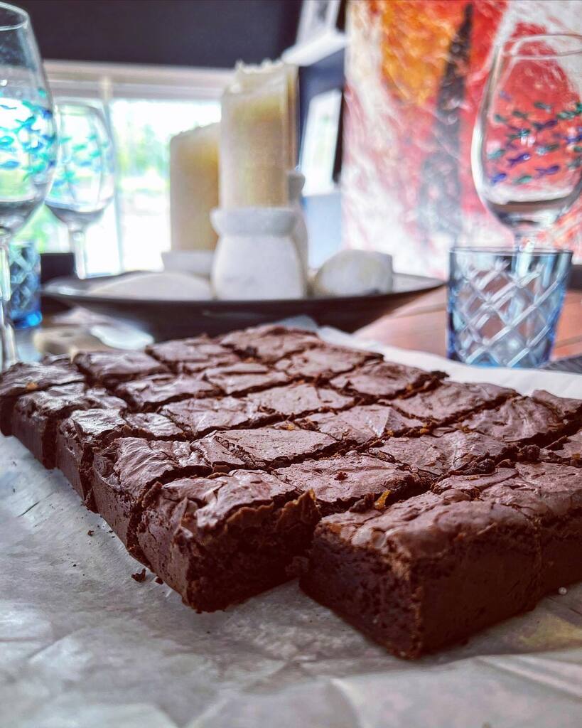 Oh my 😋 first attempt at sourdough discard brownies. I hope these make it to dinner time! #sourdoughbaking #delicious