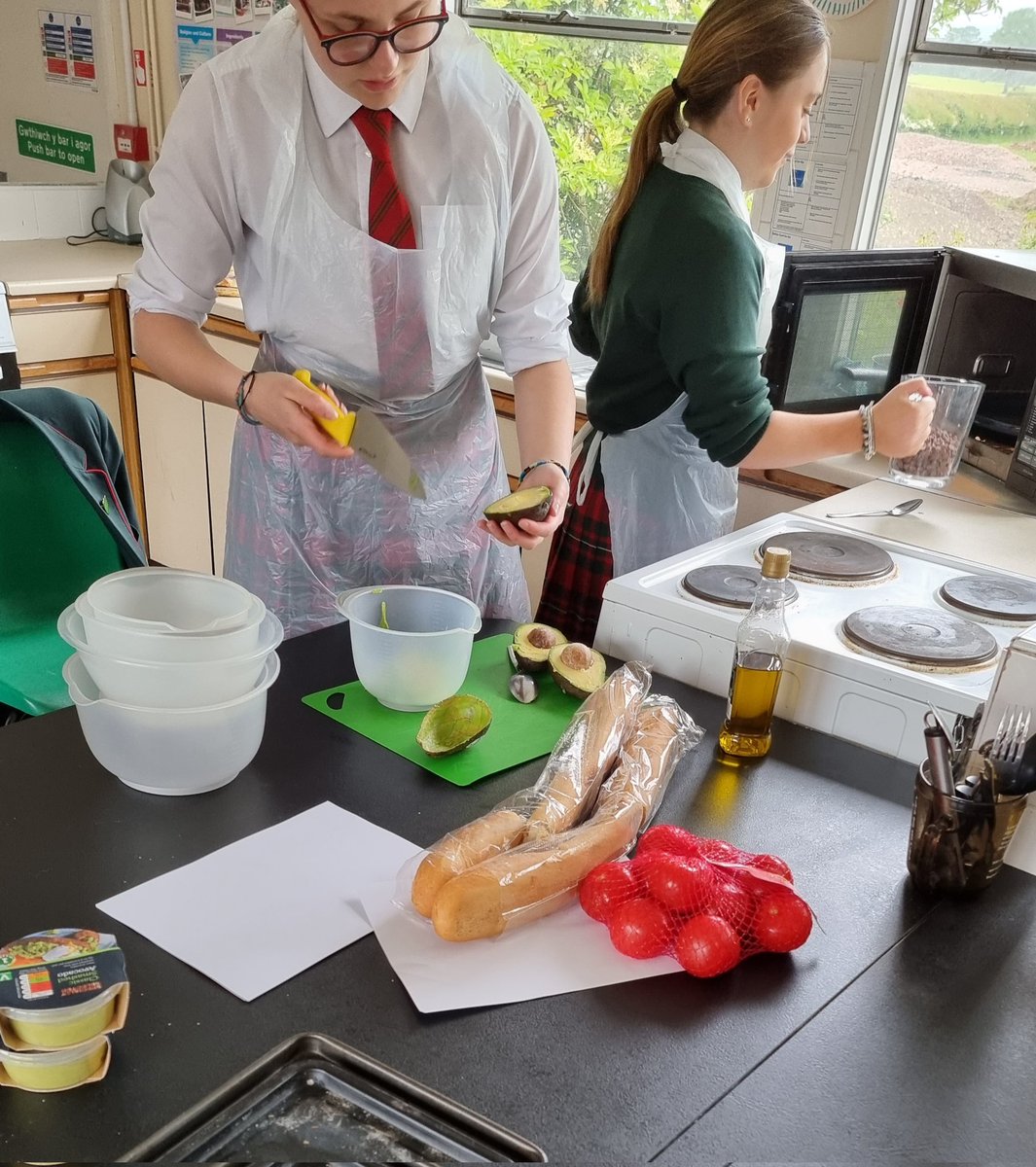 Senora_Adam5's tweet photo. Our @RoutesCymru #languageambassadors have been busy today! They spent the morning cooking a sumptuous #Spanish breakfast for year 6 students including handmade churros, avocado toast and tortillas. ¡Muchas gracias a todos! @WG_Education #globalfuturescymru #gwegogleddcymru https://t.co/YzOGJG4vKj