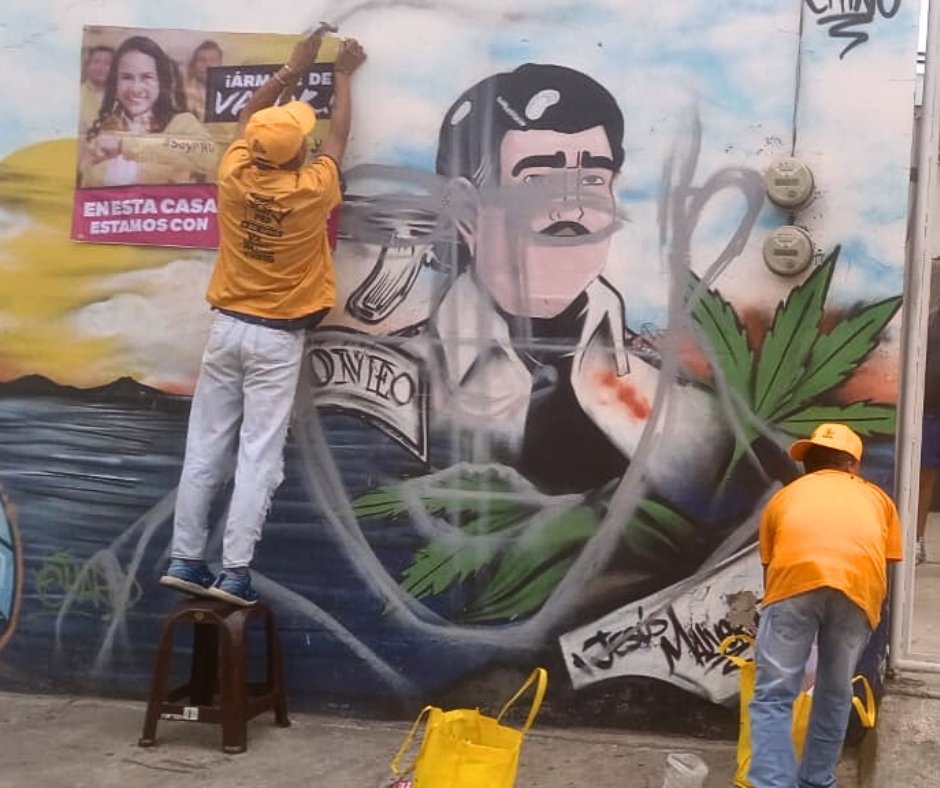 CastelloPRD's tweet photo. La #BrigadaEcatepec #valiente del @PRDEstado agradece el apoyo de @HendrikOrtega, @kevinMondragon_, @EMIROJASPACHECO y @RoqueUnam en Jardines de Morelos para promover el voto por @AlejandraDMV.
¡@PRDMexico listo en mi querido #Ecatepec para ganar este #4deJunio!
#VotaPRD
#DalePRD https://t.co/f3QUuc7BXp