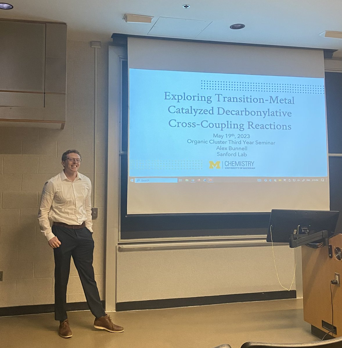 Congrats to <a href="/ABunnell8/">Buns</a> for completing his 3rd year seminar! Amazing job 👑🥳