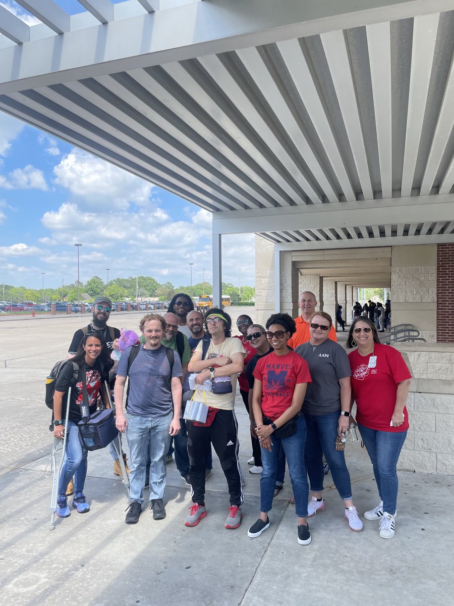 ManvelHS's tweet photo. Happy Fri-yay!! https://t.co/oFIFBdZvJ1