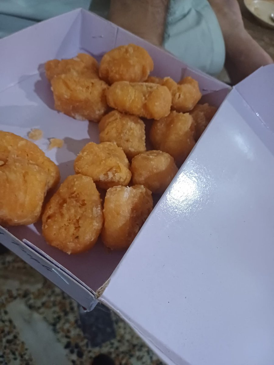 UmmranaF's tweet image. (PT2) More tasty  Pakistan food.
#streetfood #paprichaat #fruitchat #samosay