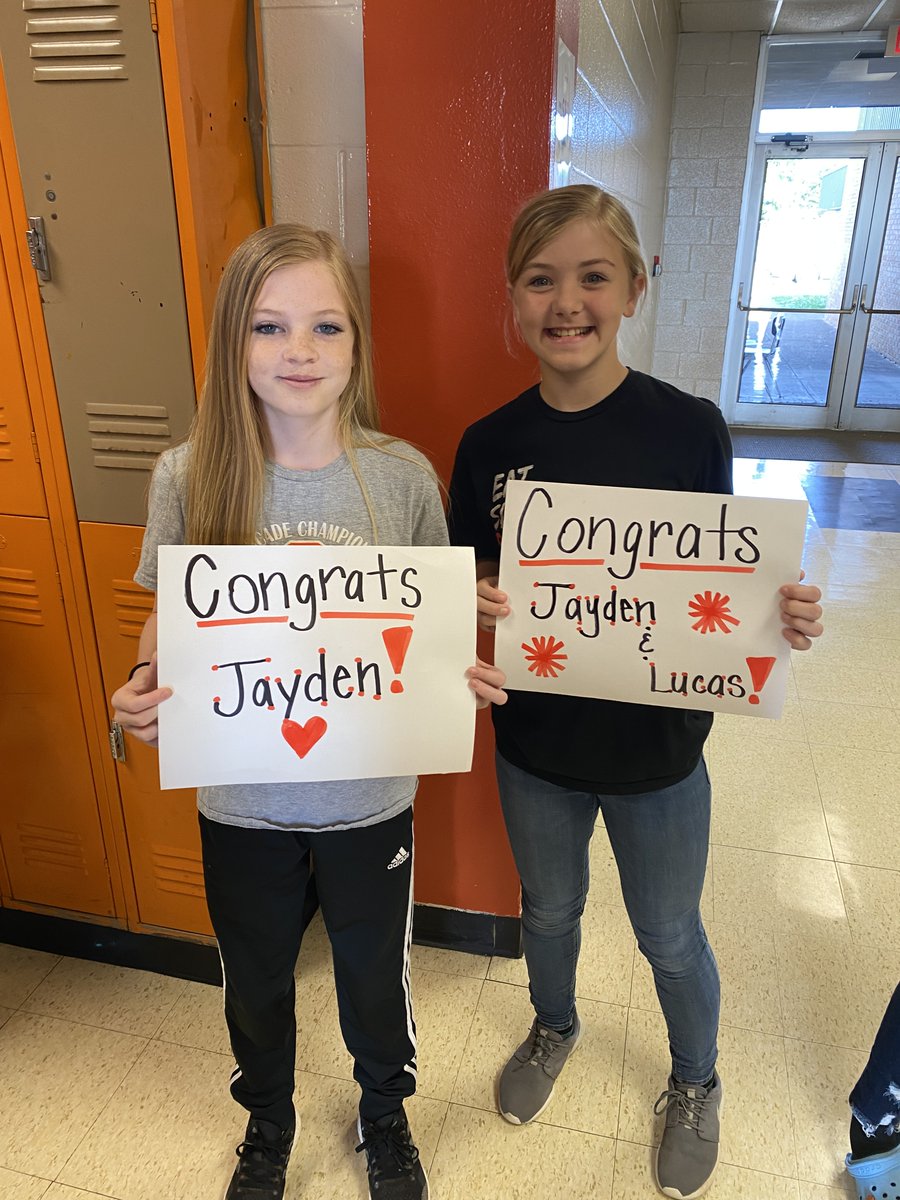 BedCoSchools's tweet photo. #CascadeHighSchool seniors traveled down memory lane while #CascadeMiddleSchool & #CascadeElementarySchool students cheered them on! #GraduationIsAlmostHere #BedfordCountySchools #Education #BedfordProud https://t.co/CHrdBV2IEL