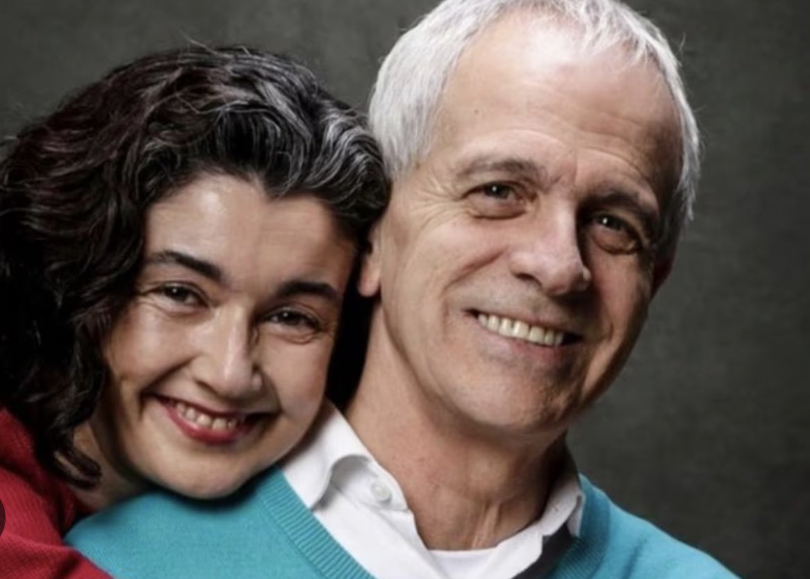Fmella's tweet photo. Acabo de saber del fallecimiento del gran Augusto Góngora, con quién tuve el placer de trabajar en mi  época  de la Comisión Bicentenario. Abrazos y puro amor  a su compañera la querida Paulina Urrutia, quién fue un ángel a su lado, estos últimos años de su vida. https://t.co/NUb24EyRcJ