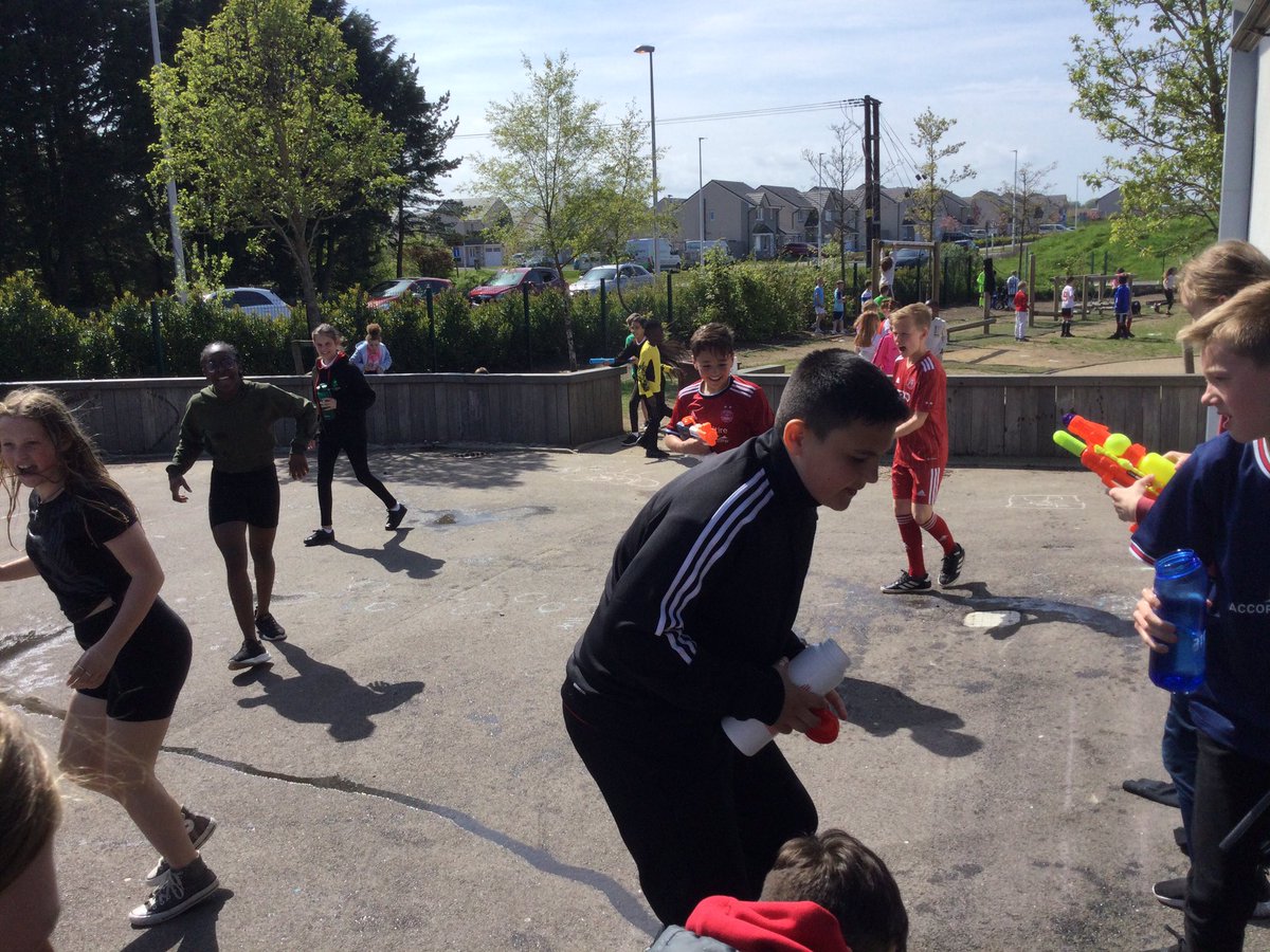 SchoolHillside1's tweet photo. #P7LHillside ended the day with their #Treat- a water fun time was the chosen activity for most. #Soundofsuccess https://t.co/LhVgRBlzxo