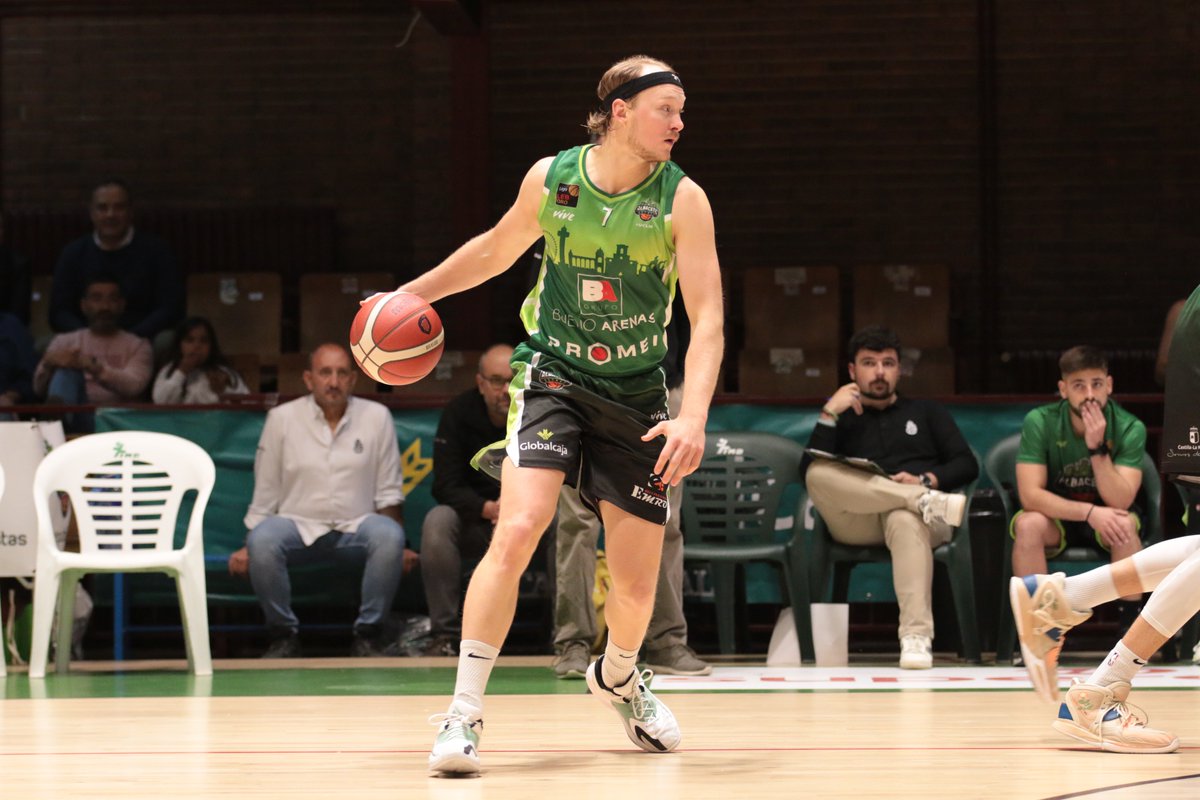AlbaceteBasket's tweet photo. ⏱️ 3’25"| Tercer cuarto
¡Knudsen no perdona! +3
💚 @AlbaceteBasket - 56
💙 @CBAlmansa - 63
#albacete #albacetebasket #baloncesto #almansa #ultimopartido #greenlove #ruidoparqueruido https://t.co/QegBpxboKJ