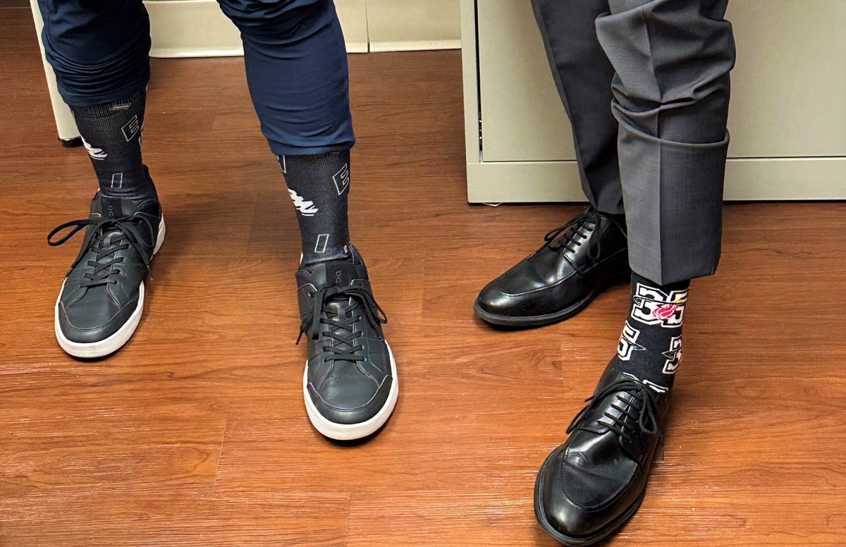 BaptistHealthSF's tweet image. Cheering on our @miamiheat and @flapanthers ahead of a busy conference finals weekend - Down 👏 to 👏 the 👏 socks👏! 

#goHEAT #TimeToHunt #NBAPlayoffs   #StanleyCupPlayoffs