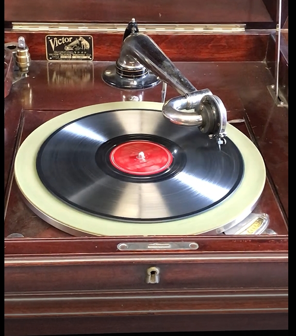RatioScientiae's tweet photo. A Victor Talking Machine Company Victrola Wind-Up Phonograph #Phonograph #Victrola #VictorTalkingMachine Please click on the link: https://t.co/8DJcNcSqUe https://t.co/y69lOHuOoa