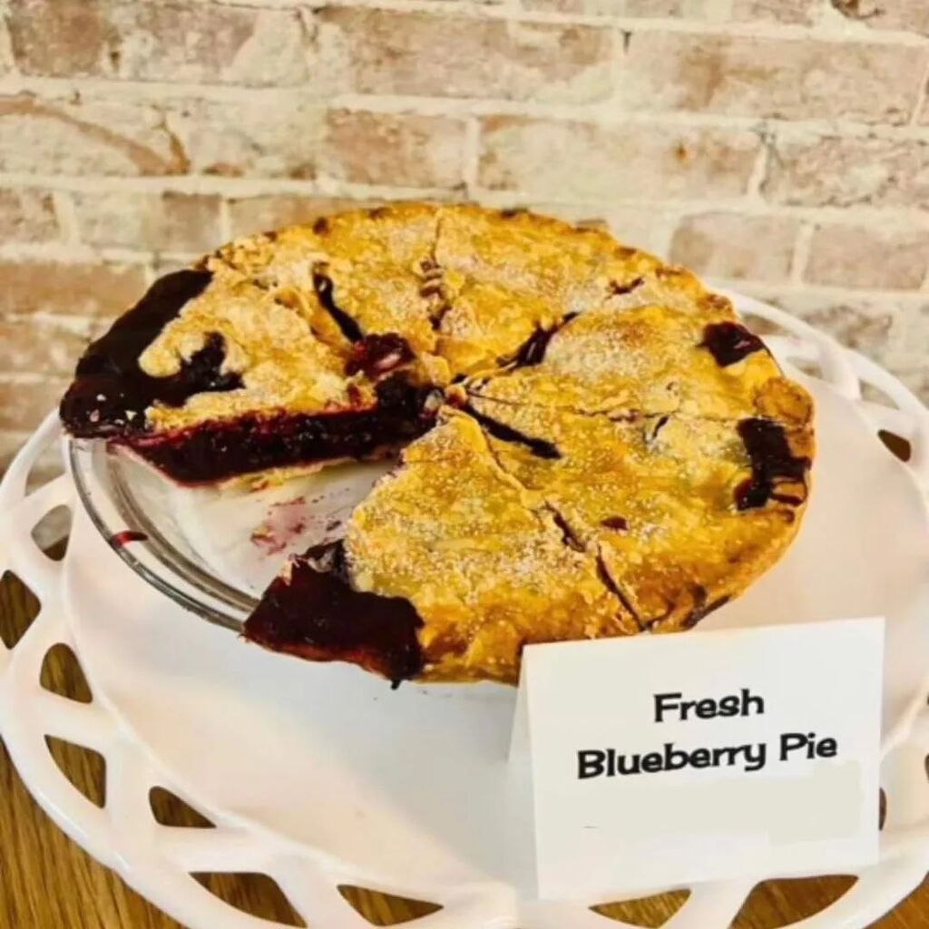 Blueberry pie alert! 
⚠️ 🫐 🥧 🫐 ⚠️ 
Available this weekend at @martinsvillecandykitchen ..and they always have sugar cream pie (and ice cream) as well! 
#thisismorganco #indianafoodways #eathereindy #eatlocal #edibleindy #pie 

📷 from @martinsvillecan… instagr.am/p/Csb-eUzxbHE/