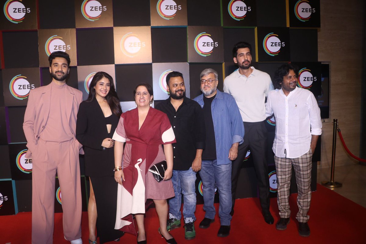 bharatidubey's tweet photo. #Bollywood celebrities at #HookedToZee5 event https://t.co/vfcKeirpRg