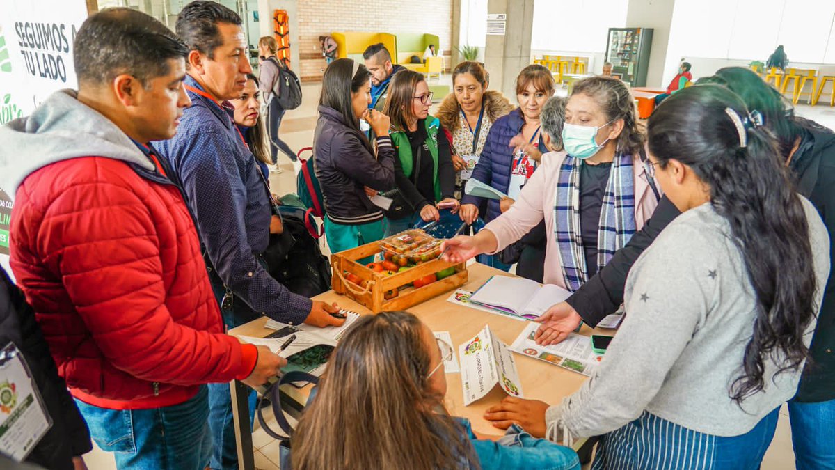 ADR_Colombia's tweet photo. En la Rueda de Negocios de Compras Públicas Locales realizada hoy en Tunja, #Boyacá, se firmaron 64 acuerdos por un valor de $235.328.866 entre 45 productores, organizaciones y agroindustria local, y 28 compradores de diversos alimentos para programas sociales del Estado. https://t.co/liZWU3cQnY
