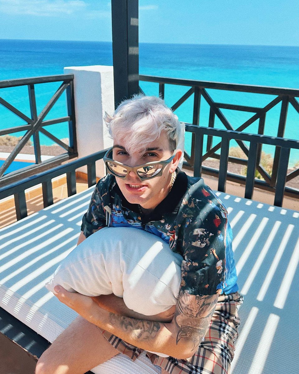 J U Λ C K O tweet media