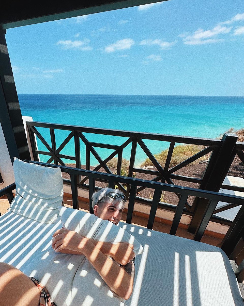 J U Λ C K O tweet media