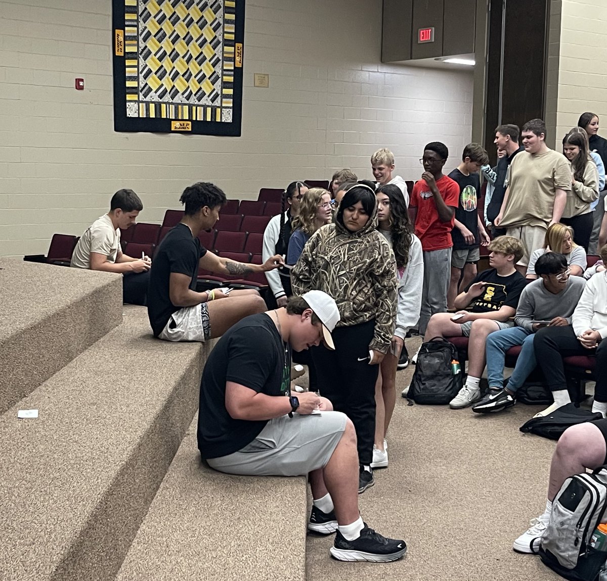 daileymi's tweet photo. @SEPJuniorHigh @sep_football Appreciate former SEP students and college athletes Cade Borud, Xavier Nwanpka and Jaxon Dailey for stopping by and spending time with the SEP JH students. Great to see them taking the time to give back! https://t.co/R1J5v8Mhwq
