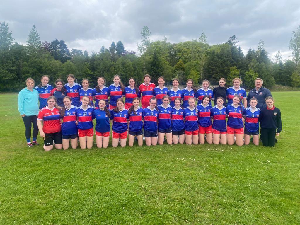 This week our girls GAA team played a challenge match against St. Columba’s Comprehensive School, Glenties. Our girls were coached by Ms. Carr and this was our first girls GAA match in a long number of years. Well done to everyone 🔵🔴👏🏐