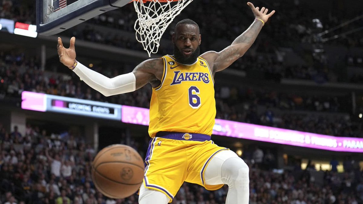 BusinessdOr's tweet photo. LeBron James proves he is human after missing an easy dunk in LA Lakers Game 2 loss to Denver Nuggets
#NBAPlayoffs #LeBronJames #EasyDunkMissed #LALakers #DenverNuggets #Game2Loss #BasketballFail #SportsNews #LakersNation #NuggetsNation #BusinessdOr
https://t.co/39j0Ego1wR https://t.co/0yWubCv54Q
