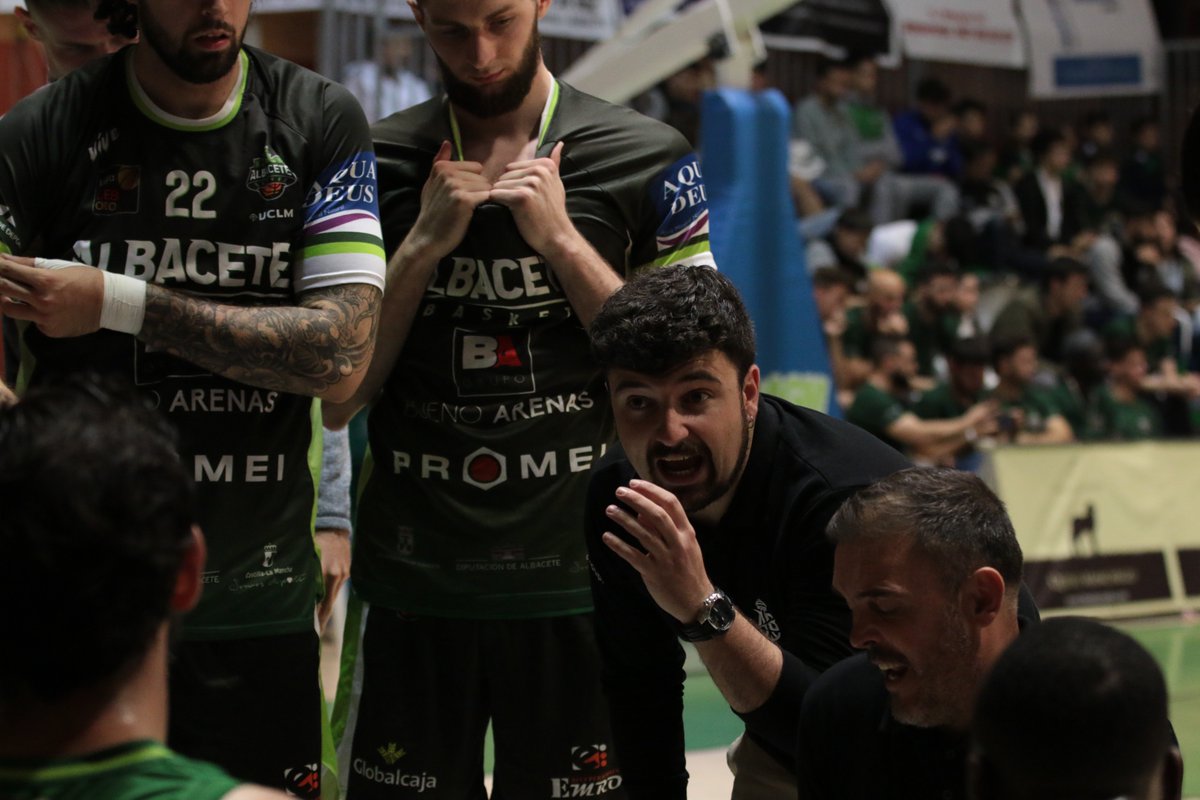 AlbaceteBasket's tweet photo. ⏱️ 7’52"| Último cuarto
¡últimos 10 minutos de la temporada!
💚 @AlbaceteBasket - 68
💙 @CBAlmansa - 76
#albacete #albacetebasket #baloncesto #almansa #ultimopartido #greenlove #ruidoparqueruido https://t.co/rXGej9VAMF