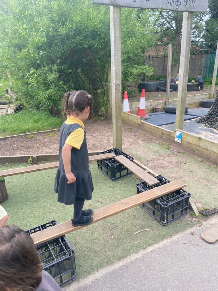 MattossFran's tweet photo. Teachers are angels on Earth!
  It may seem simple, but for an autistic child this is a victory!  With the help of teacher Mrs. Doyle, Laura completed the entire route on her own.  Thank you for supporting, believing, encouraging Laura and being moved by her achievement! https://t.co/K76wHfMCT4