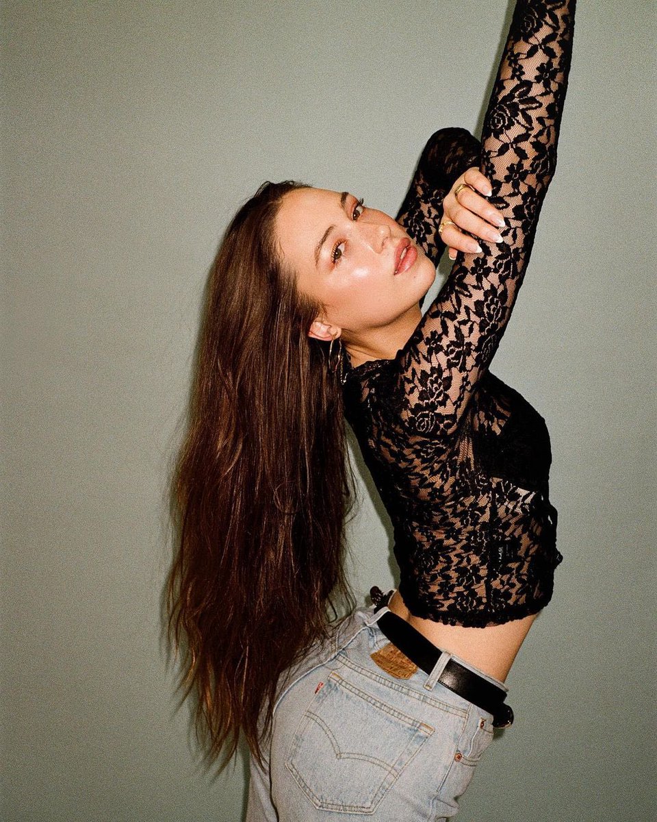 Model_Supremacy's tweet photo. I’d cum if Elsie laughed at me https://t.co/N45f5AhBYZ